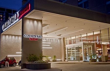 Отель Courtyard By Marriott Bethesda Chevy Chase Экстерьер фото