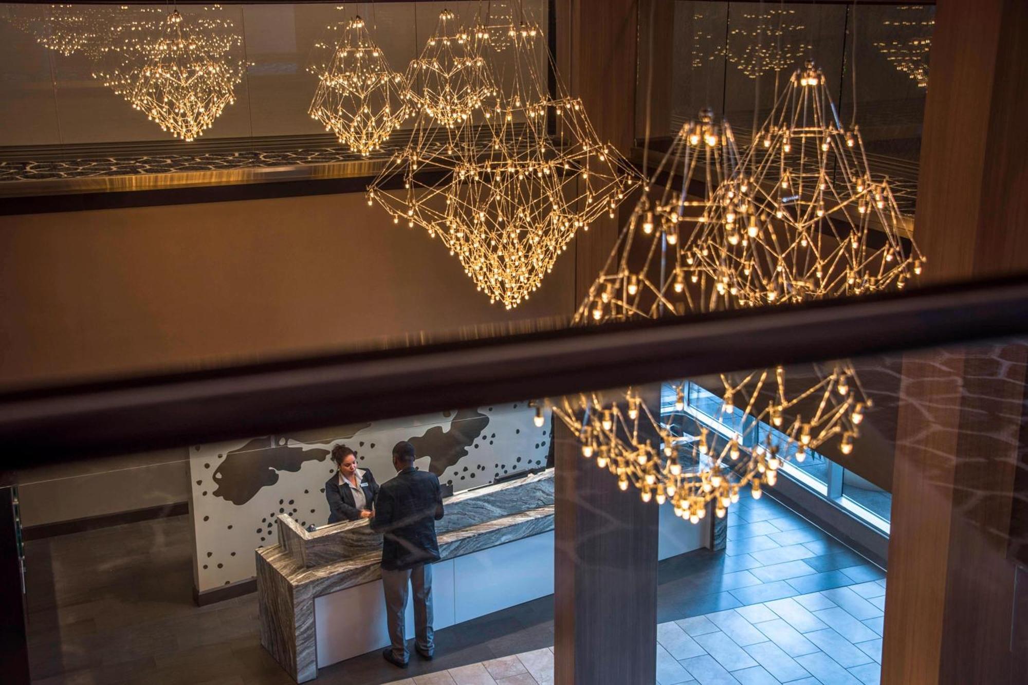 Отель Courtyard By Marriott Bethesda Chevy Chase Экстерьер фото