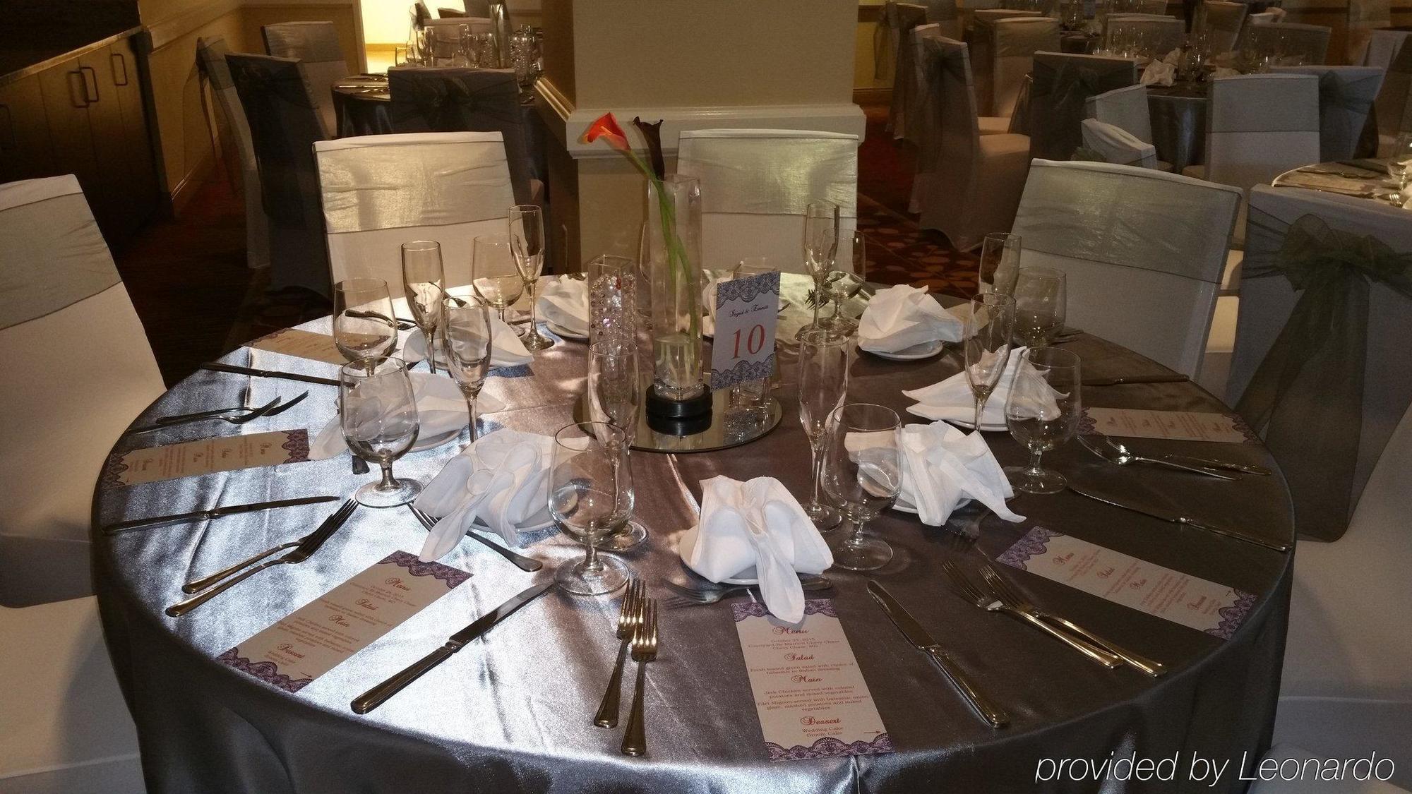 Отель Courtyard By Marriott Bethesda Chevy Chase Экстерьер фото