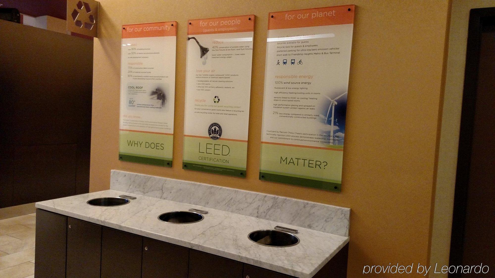 Отель Courtyard By Marriott Bethesda Chevy Chase Экстерьер фото