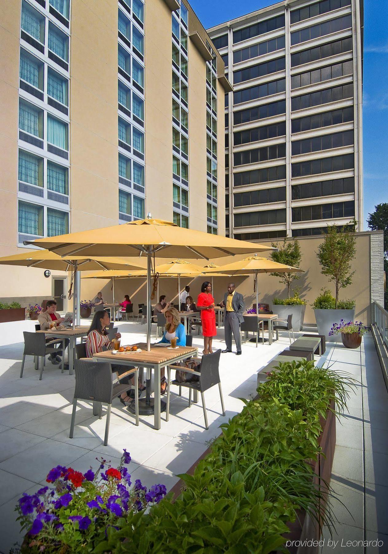 Отель Courtyard By Marriott Bethesda Chevy Chase Экстерьер фото