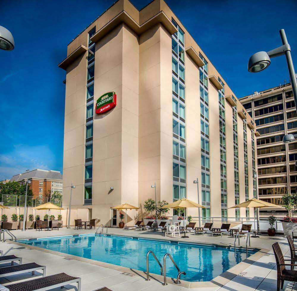 Отель Courtyard By Marriott Bethesda Chevy Chase Экстерьер фото