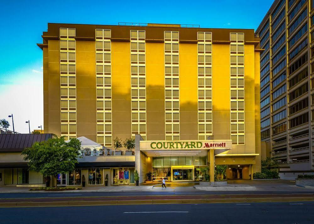 Отель Courtyard By Marriott Bethesda Chevy Chase Экстерьер фото